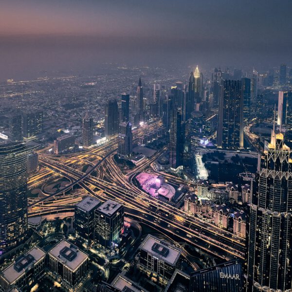 “جنة من زجاج”: كيف هشّمت الصواريخ الإيرانية صورة الإمارات؟