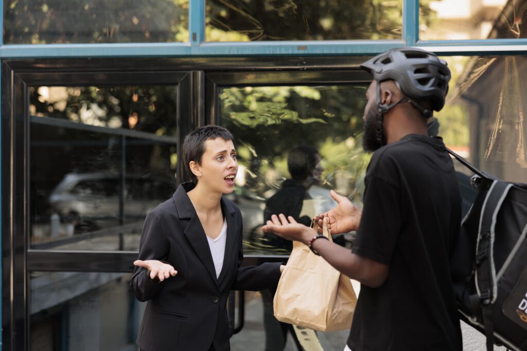 food delivery delay courier giving wrong order to 2023 11 27 05 31 00 utc min