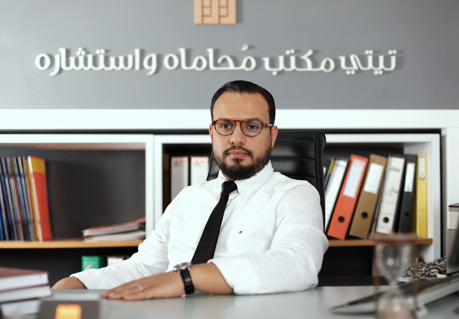 من محامٍ يمثّل البنوك إلى مدافع عن المتورطين في الديون والشركات المتعثرة ماليًا.