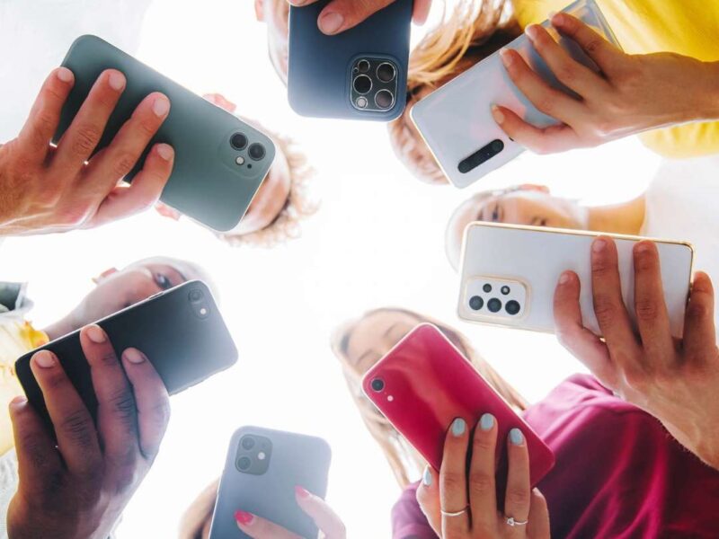 سرعان ما التفّ المراهقون على القانون: دخول الحظر الأسترالي على مواقع التواصل لمن دون 16 عامًا