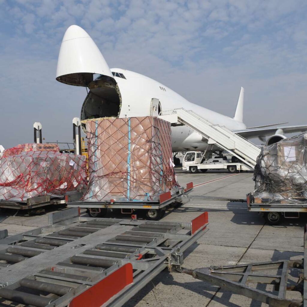 أزمة قطاع الطيران في إسرائيل: ارتفاع التكاليف وتعطل سلاسل الإمداد يهددان التجارة والصناعة 5 cargo plane