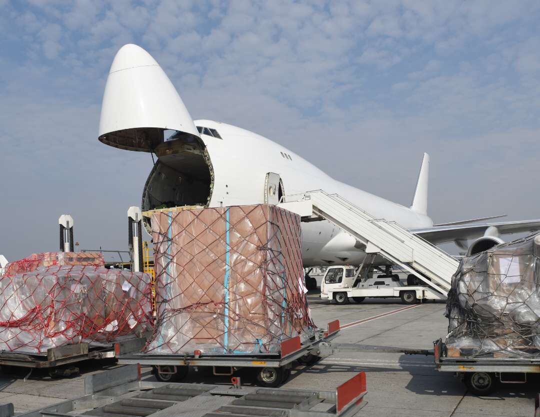 بسبب الحرب: أزمة حادة تضرب قطاع الشحن الجوي بالبلاد