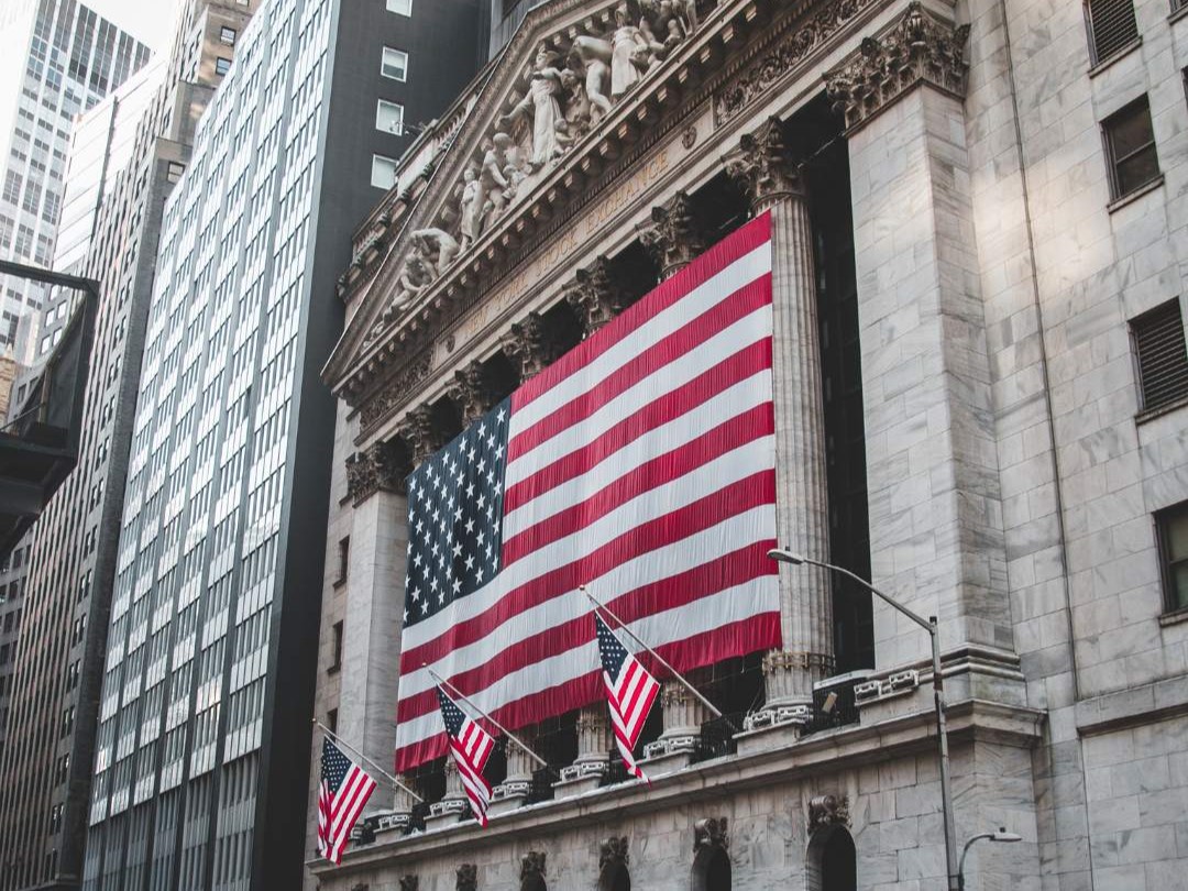 ارتفاعات في وول ستريت بعد تصريحات ترامب حول تمديد وقف إطلاق النار