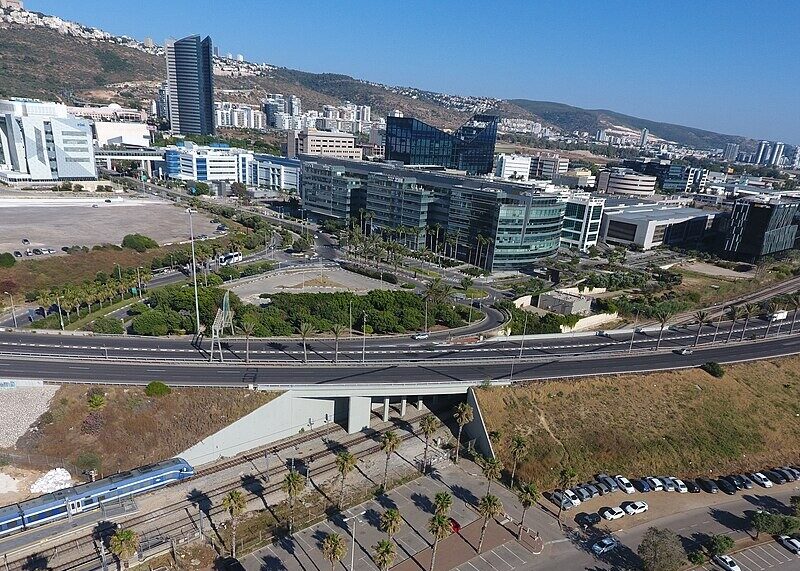 1700 موظف خلال الأسابيع الأخيرة: موجة تسريحات واسعة تهزّ شركات الهايتك الإسرائيلية