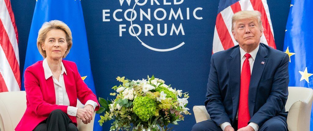 ترمب يمدّد المهلة للاتحاد الأوروبي ويهدد برسوم جمركية باهظة: التصعيد مؤجل لا مُلغى 3 ترمب رفقة أورسولا فون ديرلاين رئيسة المفوضية الأوروبية في دافوس 2020- المصدر: ويكيميديا