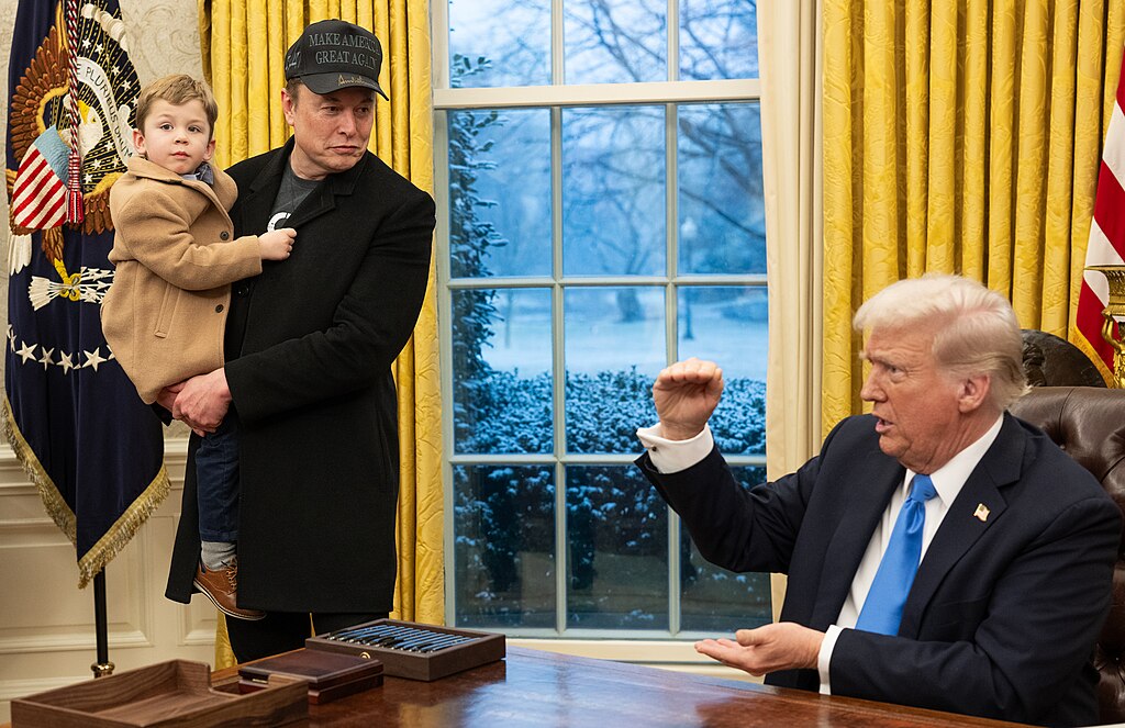 بسبب ترمب: إيلون ماسك يخسر 103 مليار دولار في شهر 3 President Donald Trump with reporters Elon Musk and X AE A Xii in the White House Oval Office on February 11 2025