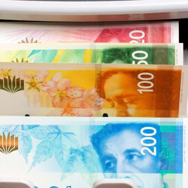 دليل مبسّط لفهم توسيع درجات ضريبة الدخل: من سيستفيد وكم سيزداد دخلك؟