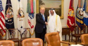 ترمب رفقة محمد بن زايد رئيس دولة الإمارات في الييت الأبيض- الصورة: ويكيميديا