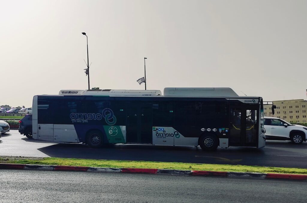 حافلة تابعة لسوبر بوس في القدس، صورة توضيحية- تصوير: رحمة علي