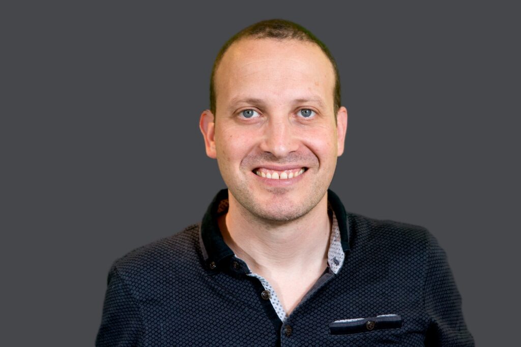 يانيف بار ايلان الناطق الرسمي باسم منظمة قوة للعمال