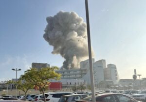 صاروخ سقط في بئر السبع، الصورة: صفحة وزارة الخارجية الإسرائيلية على فيسبوك