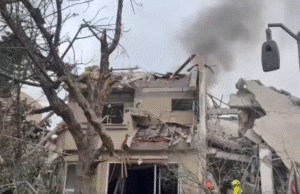 دمار بسبب سقوط صاروخ