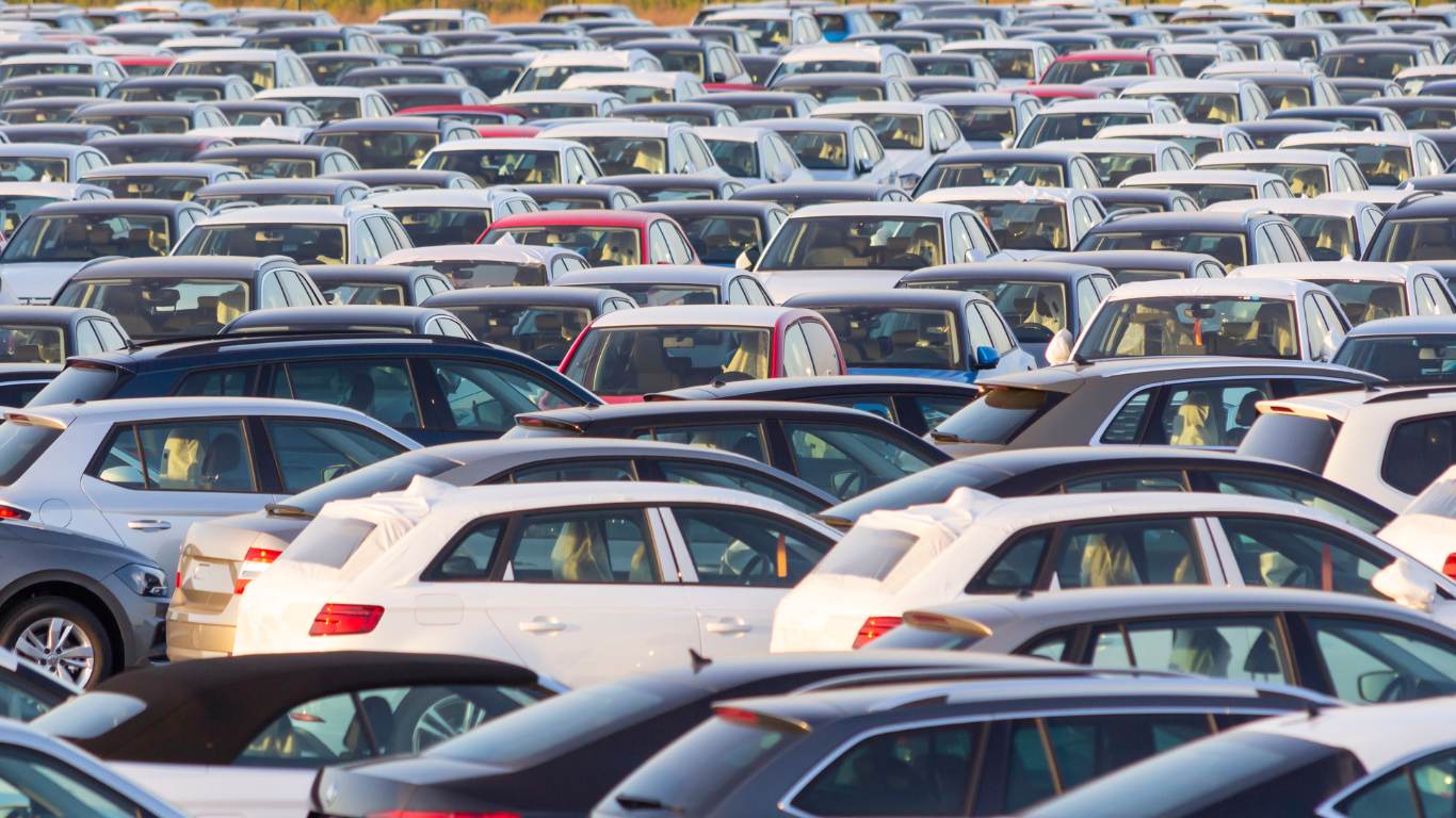 تريد شراء سيارة مستعملة؟ ربما عليك الانتظار قليلًا