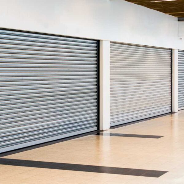 ربع المصالح بالبلاد مغلقة بسبب الحرب مع إيران