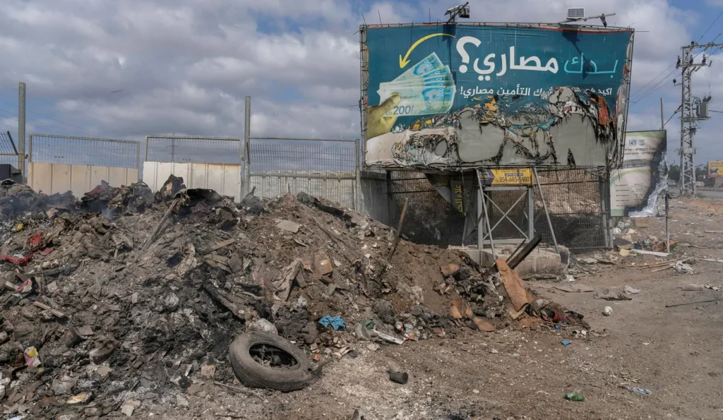 نفايات في جديدة-المكر، في أكتوبر. أكوام قمامة تراكمت في كل زاوية، والسلطة المحلية لا تنجح في التعامل معها تصوير: دانيال روليدر