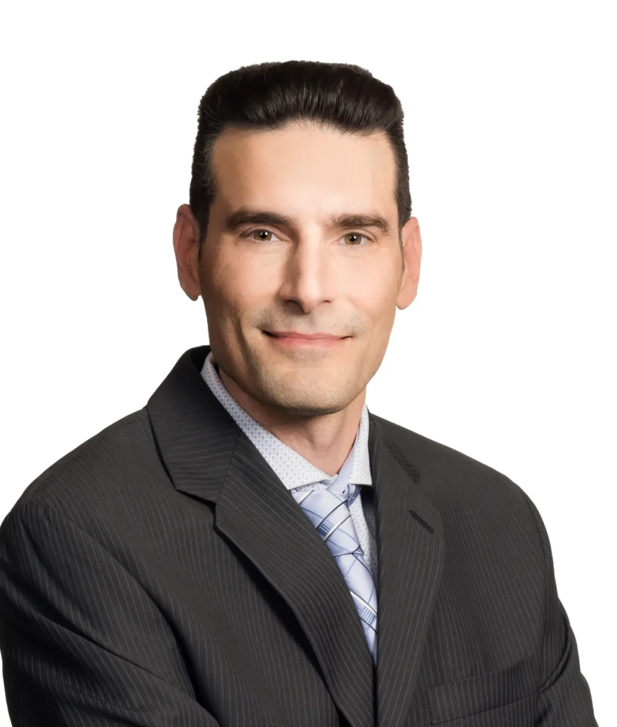 المحامي ميكي شابيرا. "الأدوات القانونية يمكن أن تُنزل الزبائن عن الشجرة" تصوير: نيكي وستفيل