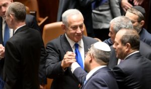 بن غفير ونتنياهو في الكنيست، الصورة: مكتب الصحافة الحكومي