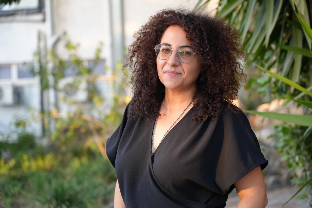 خلود أبو أحمد