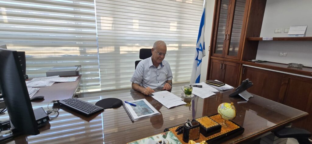 رئيس اللجنة يعقوب أفراتي