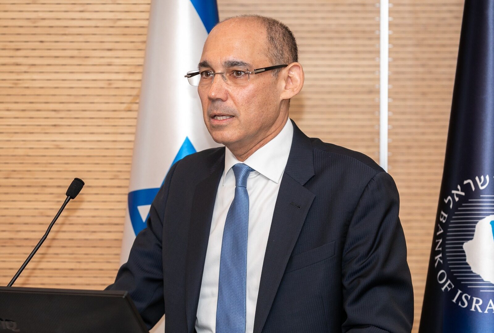 محافظ بنك إسرائيل يحذّر: تقليص ميزانيات المجتمع العربي يُعطِّل محركًا أساسيًا لاقتصاد الدولة