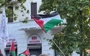 مظاهرة ضرب الحرب على غزة في مدينة ميلانو الإيطالية، الصورة: صفحة التجمع الإيطالي على فيسبوك