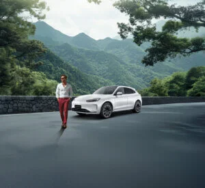 Seres M5 كاملة الأوصاف: كهربائية، فاخرة، رياضية وعائلية