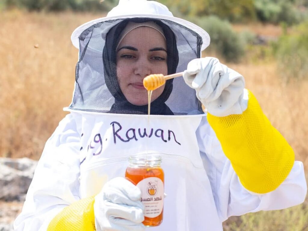 "شهد العسل": من هندسة الحاسوب إلى هندسة خلايا النحل 3 mceu 19437704541755086587969 1