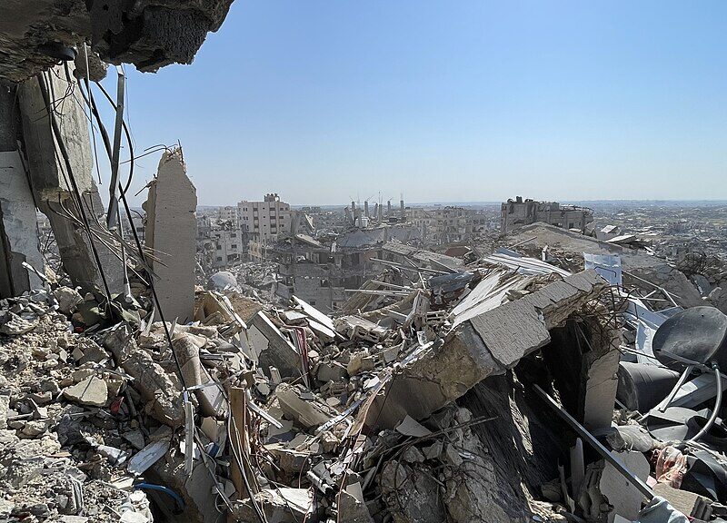 اقتصاد الركام في غزة: حين تتحوّل الأنقاض إلى مصدر الرزق الوحيد