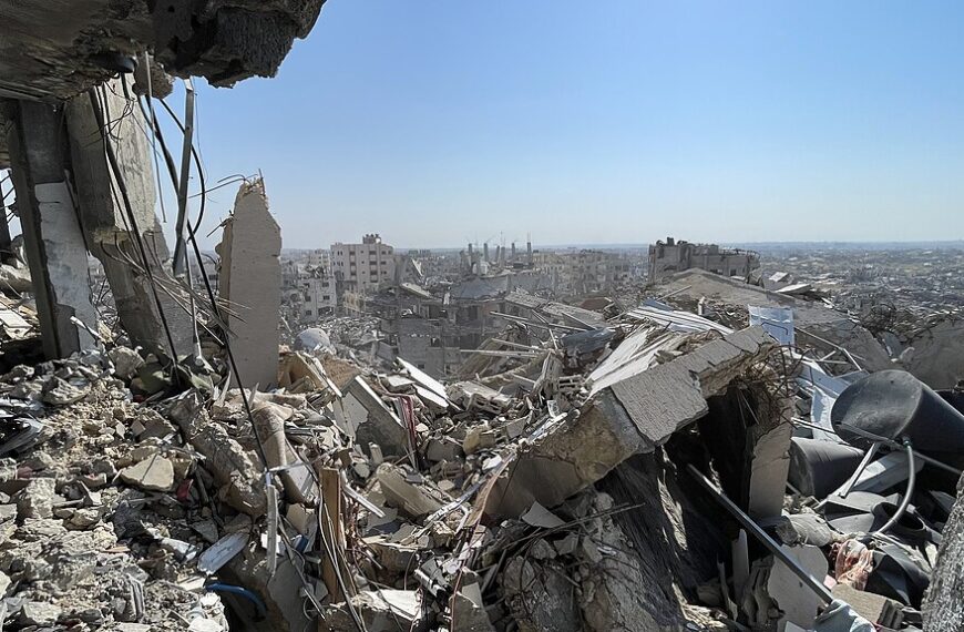 اقتصاد الركام في غزة: حين تتحوّل الأنقاض إلى مصدر الرزق الوحيد