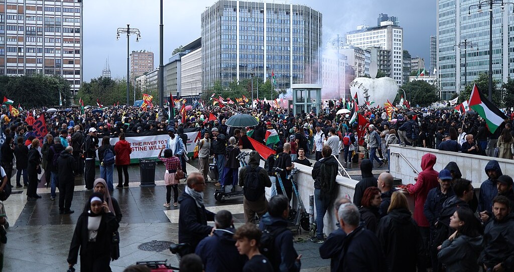 1024px Piazza Duca dAosta Milan minutes before the riots 2025