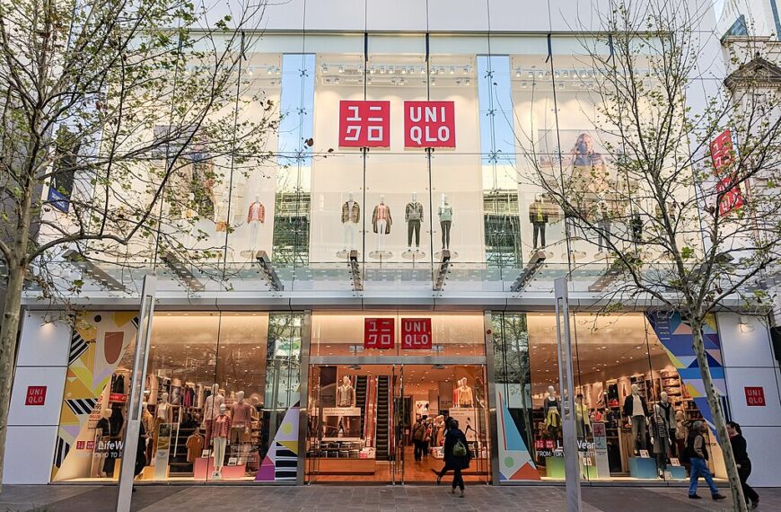 Uniqlo: من متجر ياباني صغير إلى ثالث أكبر شركة ملابس في العالم