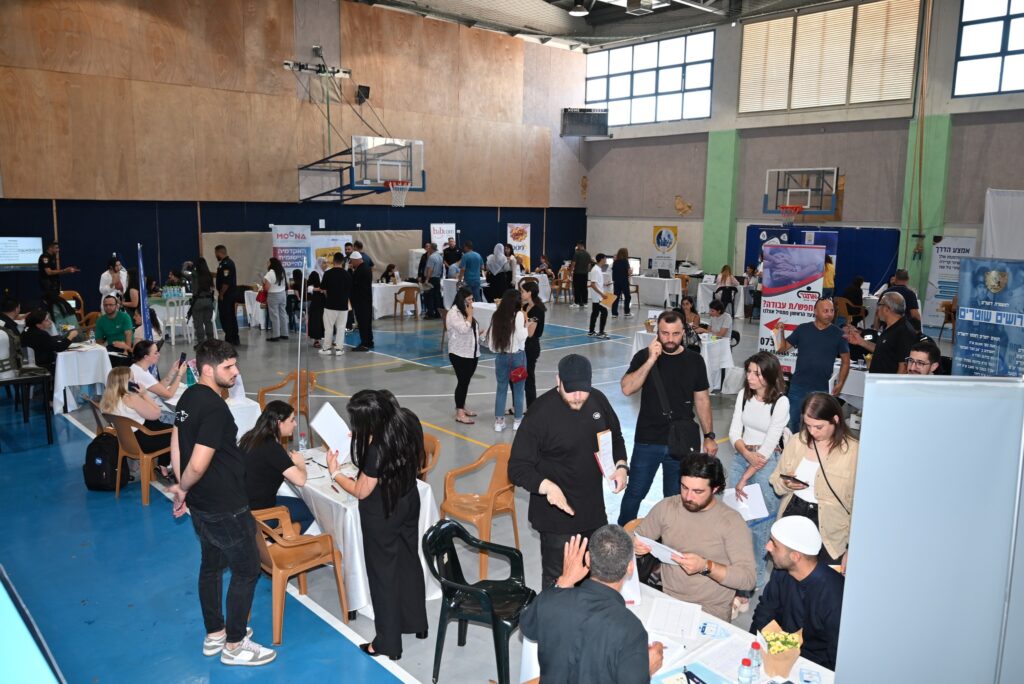 معرض تشغيل في الجليل في قرية جولس