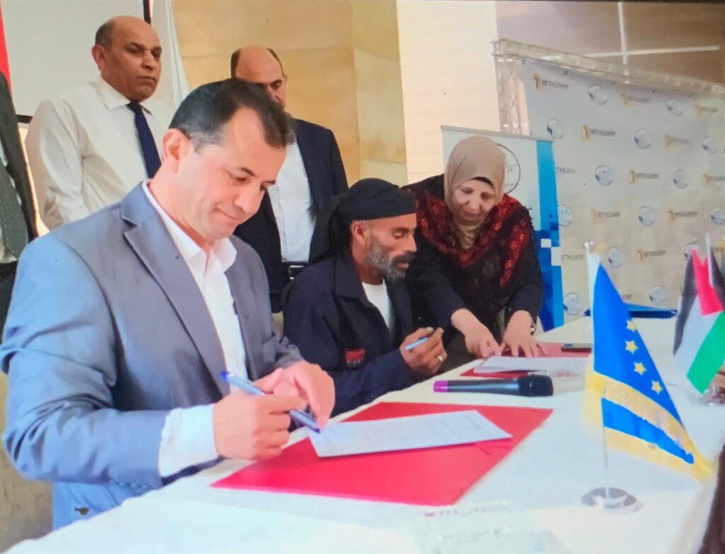 8dfd96d1 f2cb 4616 97bb d47bf277cde5