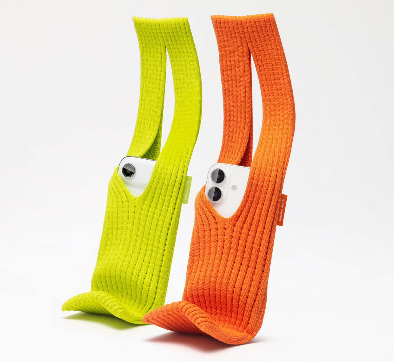 iPhone Pocket: هكذا نجحت آبل في إقناع الناس بشراء قطعة قماش بـ230 دولار