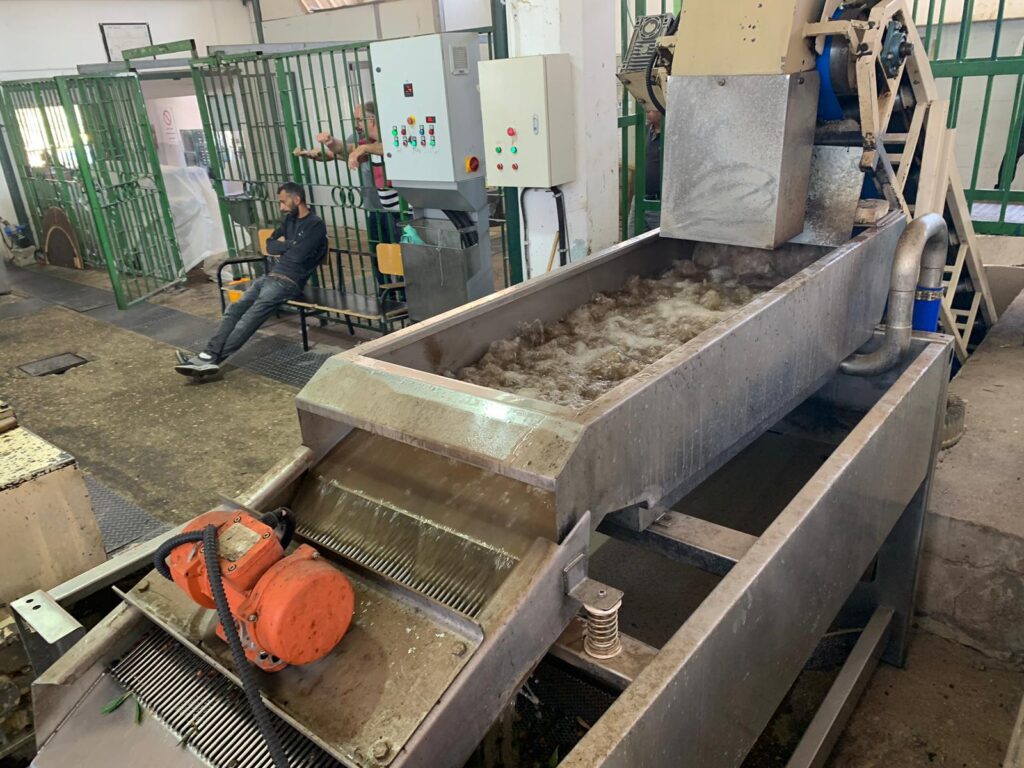 معصرة الجمعية التعاونية في بيت جالا لعصر الزيتون تصوير رحمة علي