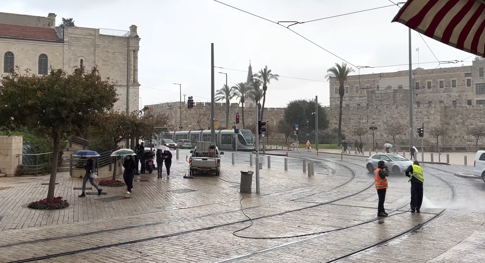 من التغيّب عن العمل إلى سقوط الأشجار: من يعوضكم عن أضرار العاصفة بايرون؟ 6 من التغيّب عن العمل إلى سقوط الأشجار: من يعوضكم عن أضرار العاصفة بايرون؟