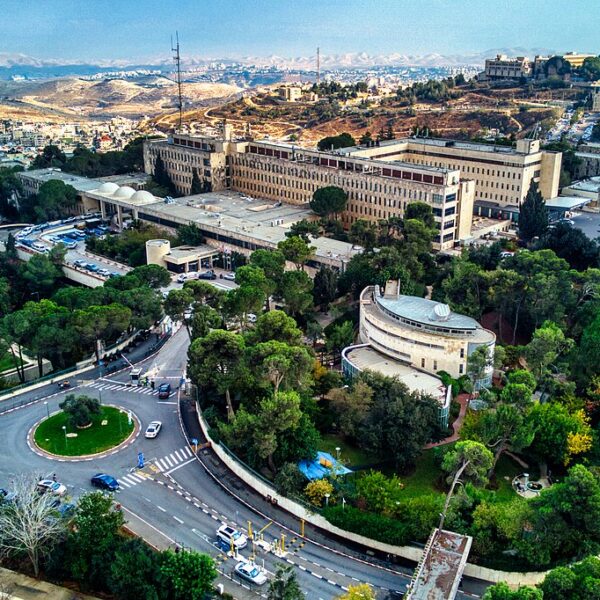 لتخفيف الضغط على المستشفيات: إصلاحات جذرية بالقطاع الصحي