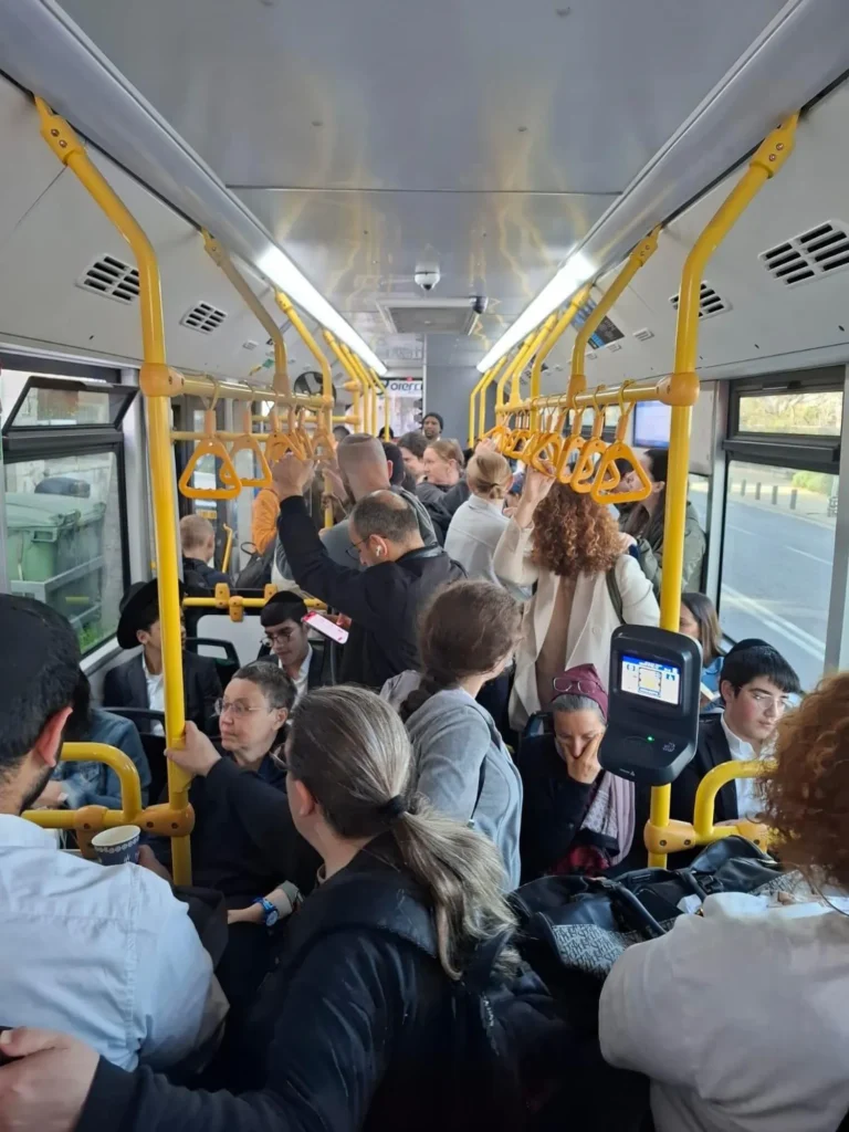 «راتبي الشهري 14 ألف شيكل» | النساء العربيات يقدن، حرفيا، ثورة في مجال سياقة الباصات 5 2 2