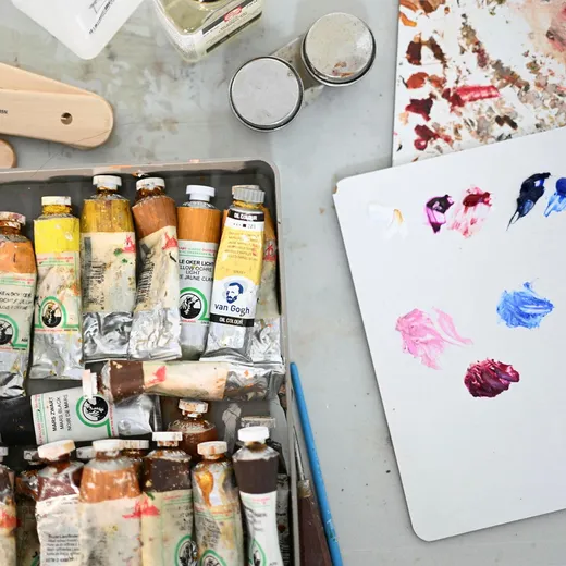 "بعتُ مؤخرًا لوحةً بـ 70 ألف شيكل، لكن تمرّ عليّ أشهر لا أبيع فيها أي لوحة" 3 3