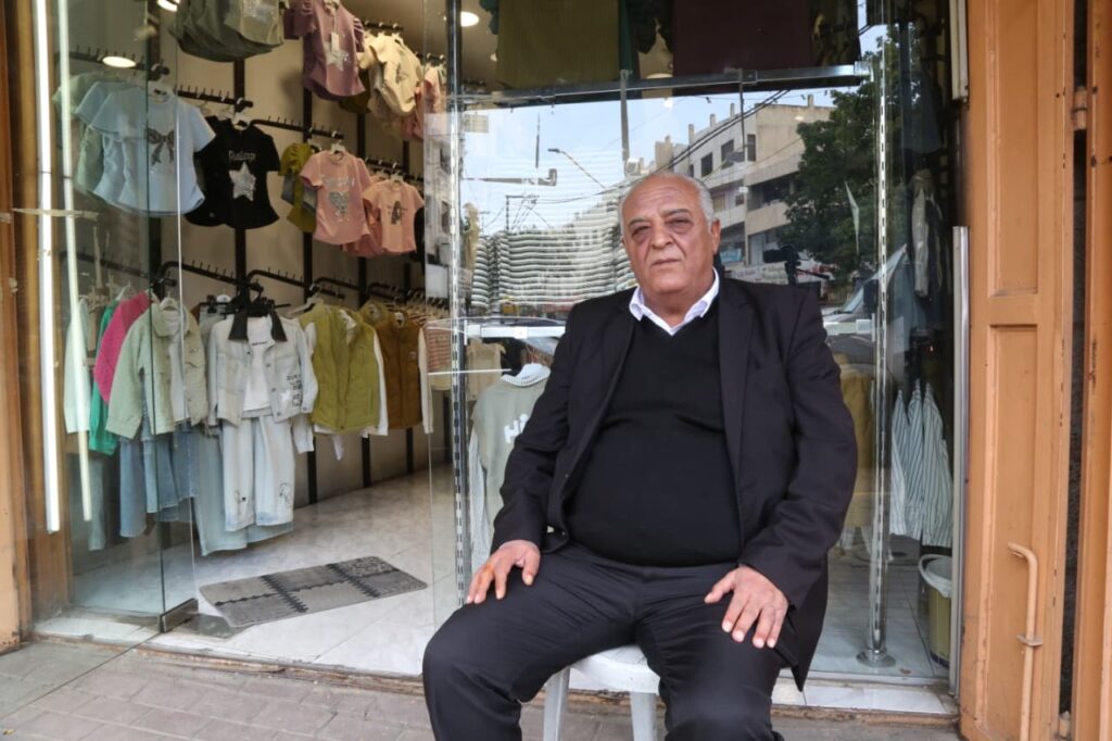 "أصرف في كل زيارة 3,000 شيكل": أهل الداخل "شريان الحياة" لسوق الخليل منذ عامين 5 56b0ef72 e8d2 44be a661 689a10efbfe5