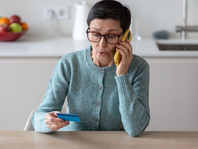 بنك إسرائيل يلزم البنوك بإنشاء خط هاتفي على مدار الساعة للتبليغ عن الاحتيالات المالية