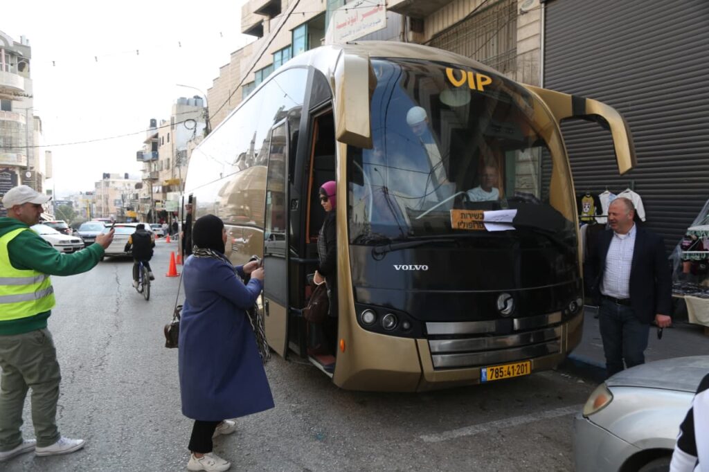 "أصرف في كل زيارة 3,000 شيكل": أهل الداخل "شريان الحياة" لسوق الخليل منذ عامين 2 d0dcd647 1b24 4104 b0e7 7f2f34827200