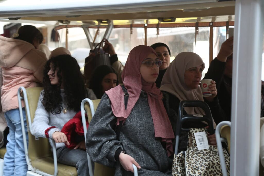 "أصرف في كل زيارة 3,000 شيكل": أهل الداخل "شريان الحياة" لسوق الخليل منذ عامين 4 f612798a f50a 416a b6a5 24f275bcd753