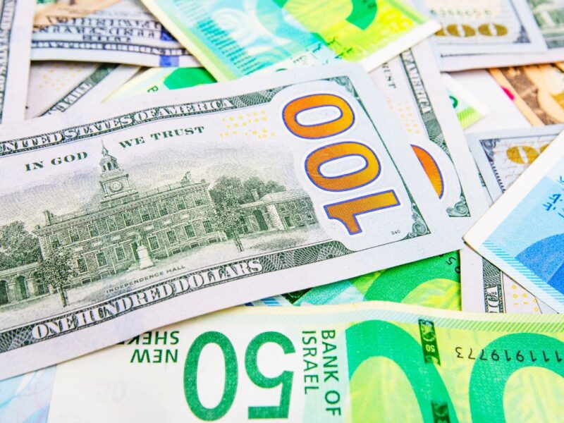 أسباب ارتفاع الشيكل أمام الدولار.. وهل سيتدخّل بنك إسرائيل لكبح قوّته؟