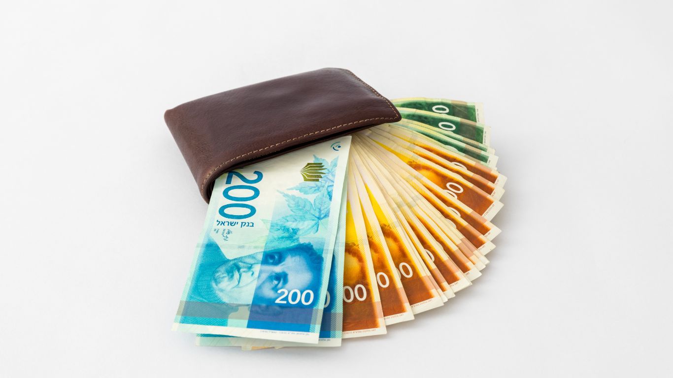 بعيدًا عن ضجيج السياسة: بنود أُقِرَت بالميزانية تهمّكم