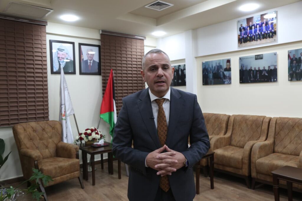 "أصرف في كل زيارة 3,000 شيكل": أهل الداخل "شريان الحياة" لسوق الخليل منذ عامين 3 عبده ادريس