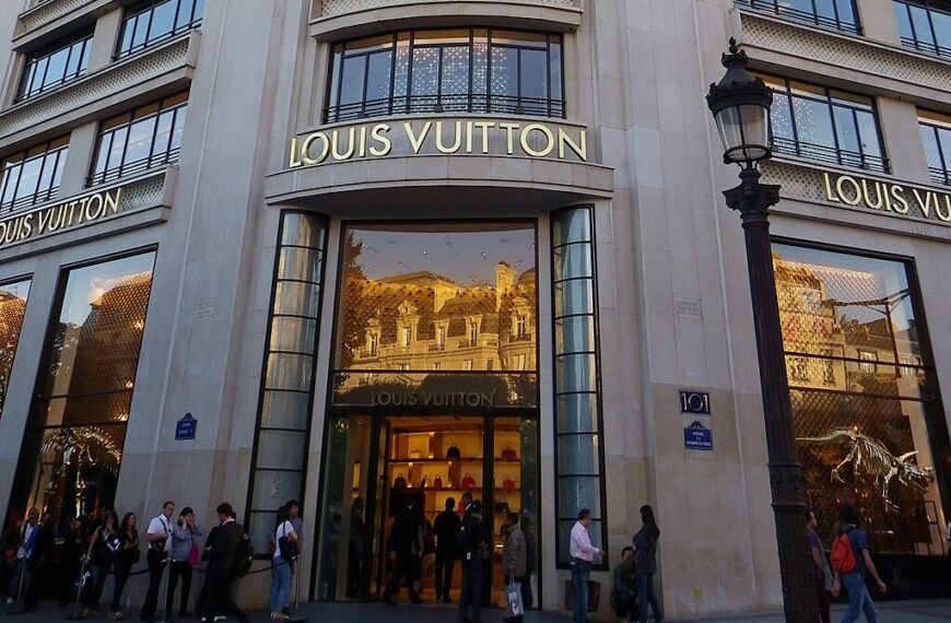 أزمة فاخرة: من سيرث عرش إمبراطورية LVMH؟