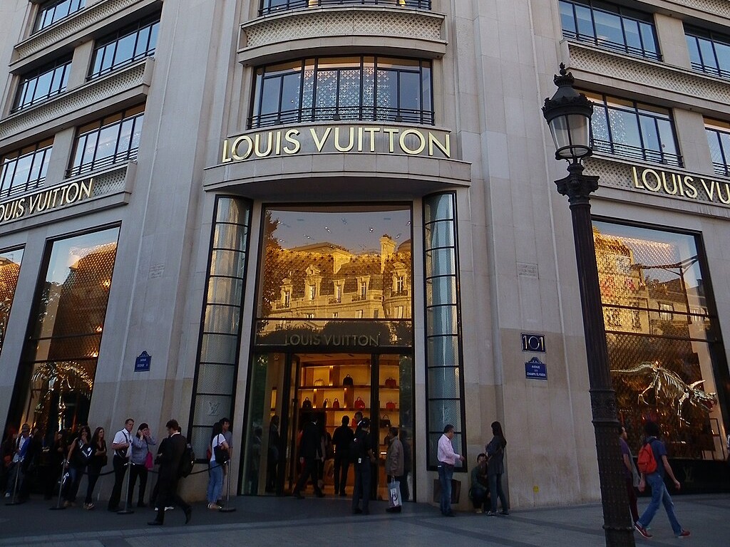 أزمة فاخرة: من سيرث عرش إمبراطورية LVMH؟