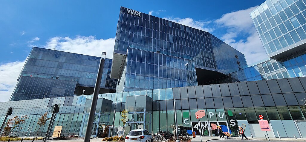 قرار ويكس بإعادة موظفيها إلى المكتب يثير عاصفة من الجدل 4 1024px Wix Campus 2023