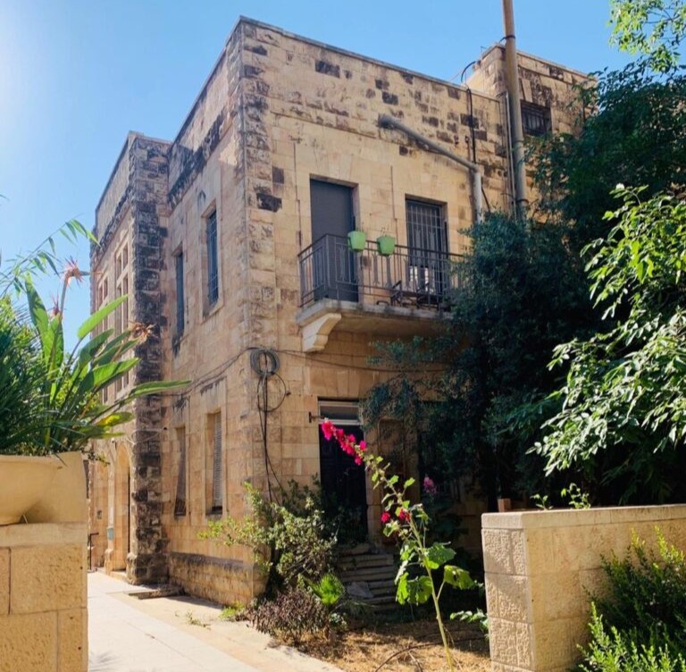 1024px بيوت من حيّ الطالبية2 768x1024 1